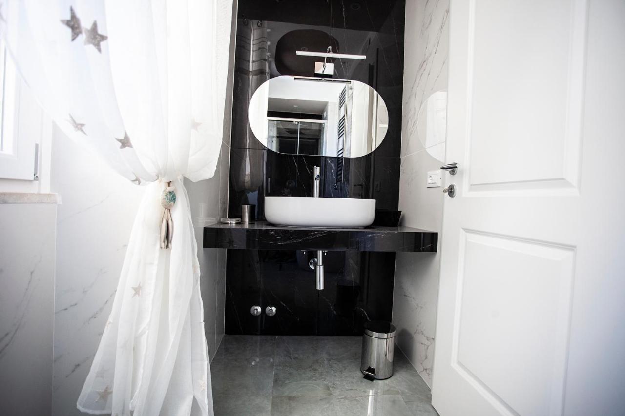 Отель Cavalieri D'Oro Luxury House Анцио Экстерьер фото