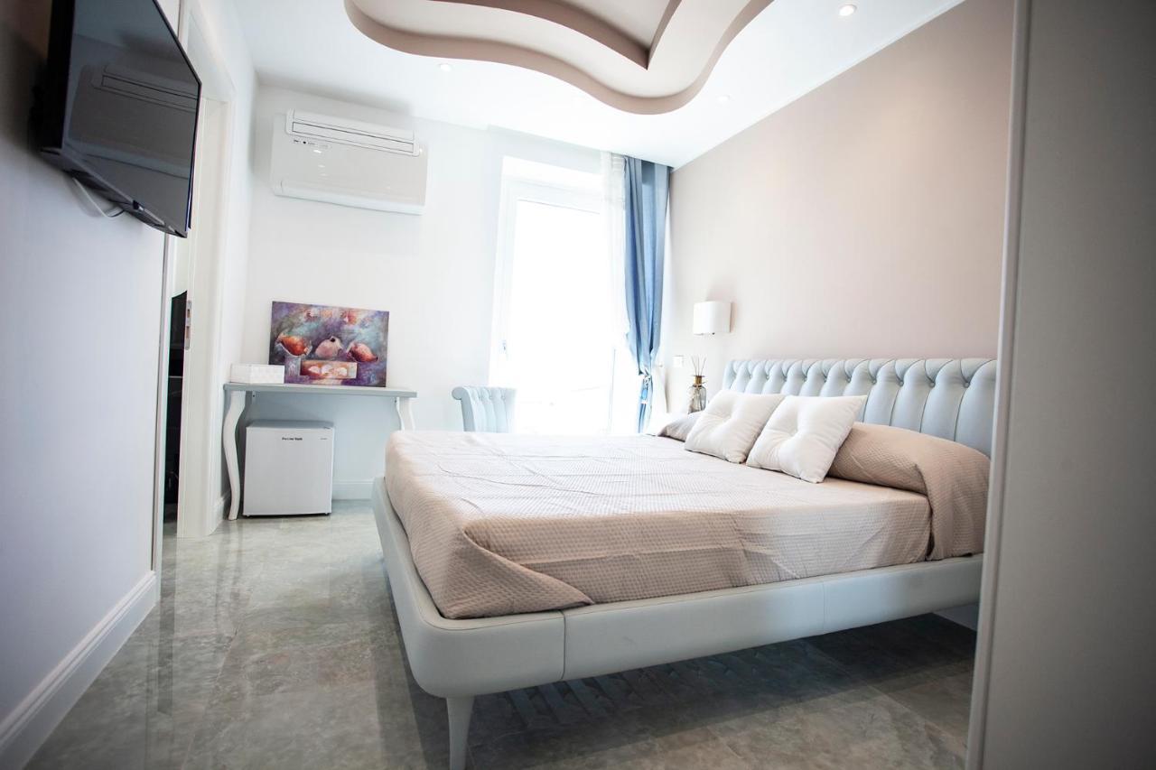Отель Cavalieri D'Oro Luxury House Анцио Экстерьер фото