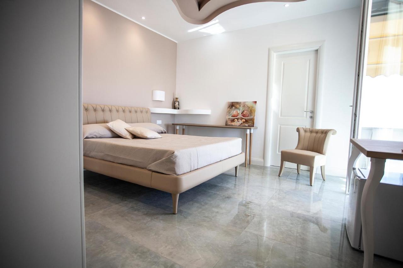 Отель Cavalieri D'Oro Luxury House Анцио Экстерьер фото