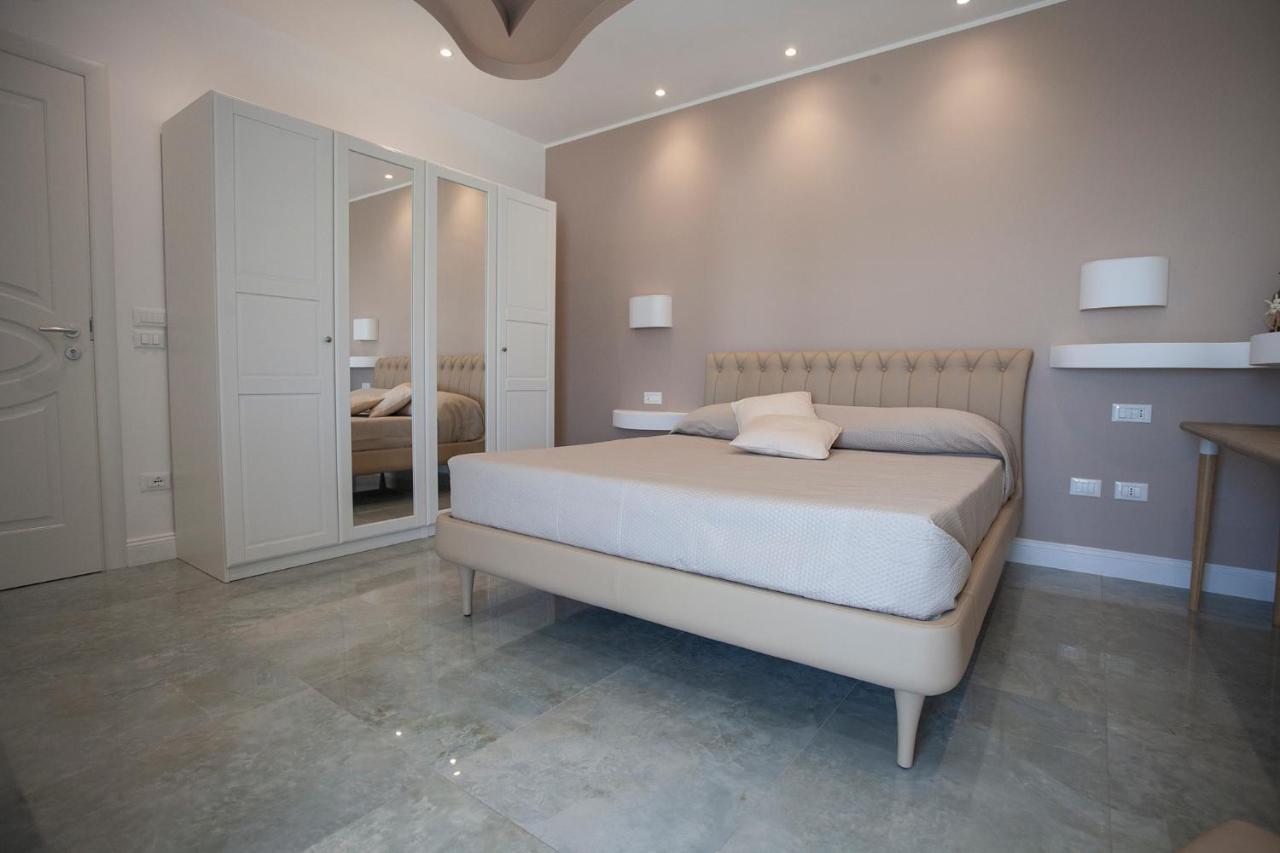 Отель Cavalieri D'Oro Luxury House Анцио Экстерьер фото