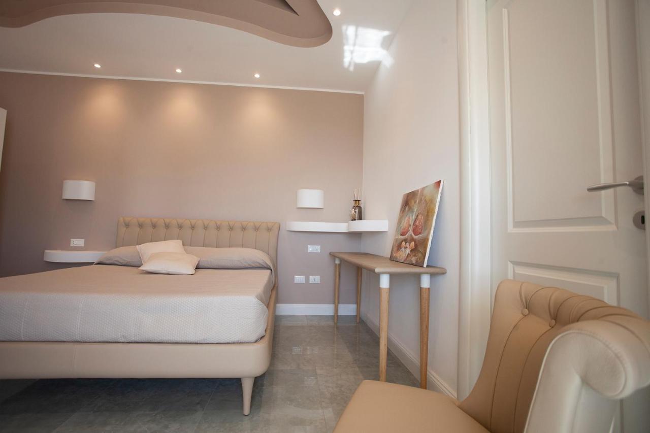 Отель Cavalieri D'Oro Luxury House Анцио Экстерьер фото