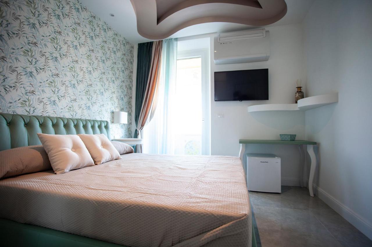 Отель Cavalieri D'Oro Luxury House Анцио Экстерьер фото