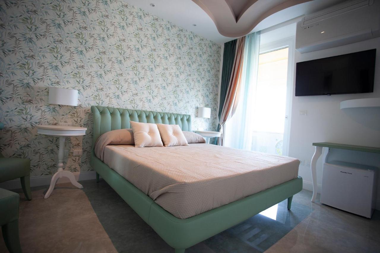 Отель Cavalieri D'Oro Luxury House Анцио Экстерьер фото