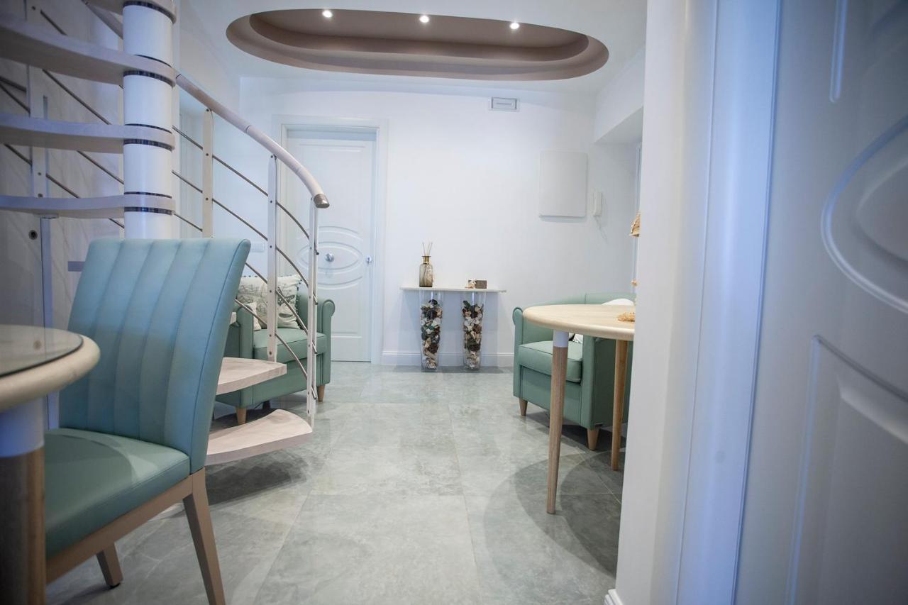 Отель Cavalieri D'Oro Luxury House Анцио Экстерьер фото
